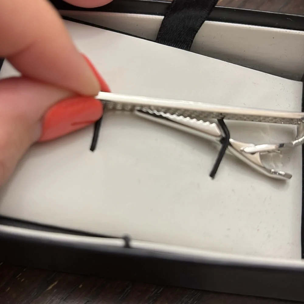 NWT men’s / women’s tie clip silvertone checkered cut out